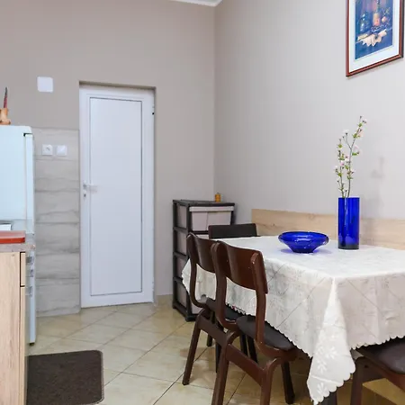 Misljenovic, U Centru Sokobanje, Na Pesackoj Zoni 3*